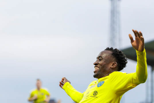 Falkenbergs Wanbe Godwin Aguda jublar efter 1-0