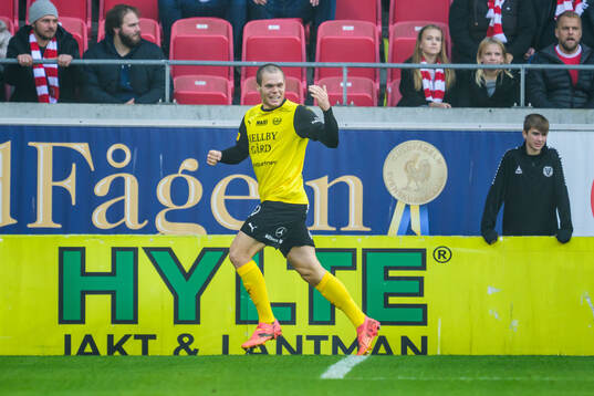 Mjällbys Jacob Bergström jublar efter 0-1