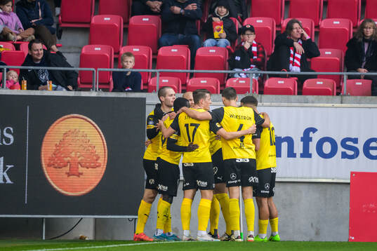 Mjällbys Jacob Bergström jublar efter 0-1