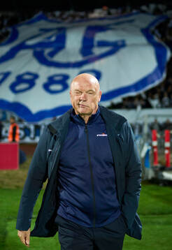  Fotboll, Danska Ligan, Århus - Bröndby: AARHUS, DENMARK - OCTOBER 21: Uwe Rösler, head coach of AGF Aarhus prior to the Danish 3F Superliga match between AGF Aarhus and Brondby IF at Ceres Park on October 21, 2024 in Aarhus, Denmark. (