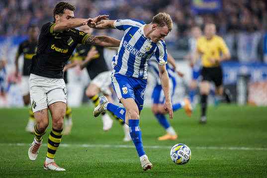 AIKs Benjamin Tiedemann Hansen och IFK Göteborgs Laurs