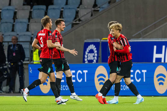 Brommapojkarnas Theo Bergvall jublar efter 0-1