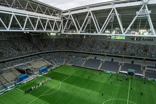 Hammarbys spelare jublar mot tomma läktare