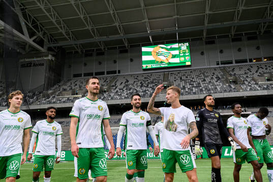 Hammarbys spelare jublar