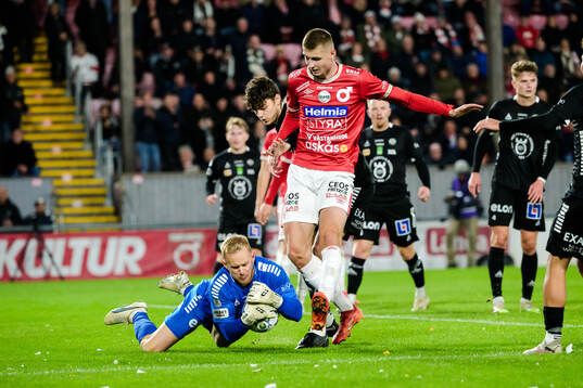 Örebros målvakt Malte Påhlsson och Degerfors Adi Fisic