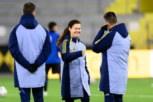 Head coach Lotta Hellenberg of Sweden
