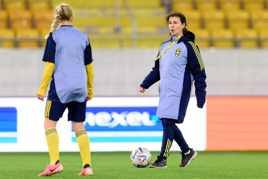 Head coach Lotta Hellenberg of Sweden