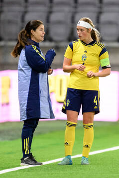 Head coach Lotta Hellenberg and Roos Huitzing of Sweden