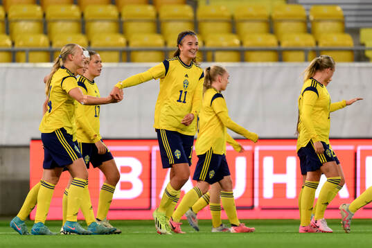 Thelma Person Welin of Sweden celebrates