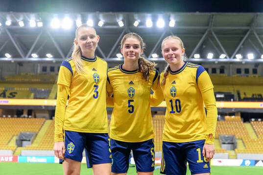 Anna Svanberg, Lilly Hamstein and Nova Selin of Sweden