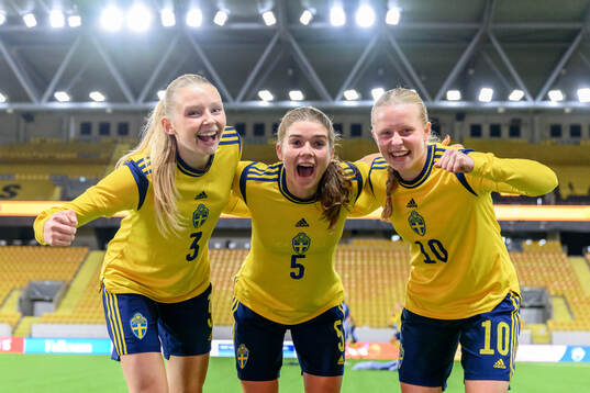 Anna Svanberg, Lilly Hamstein and Nova Selin of Sweden