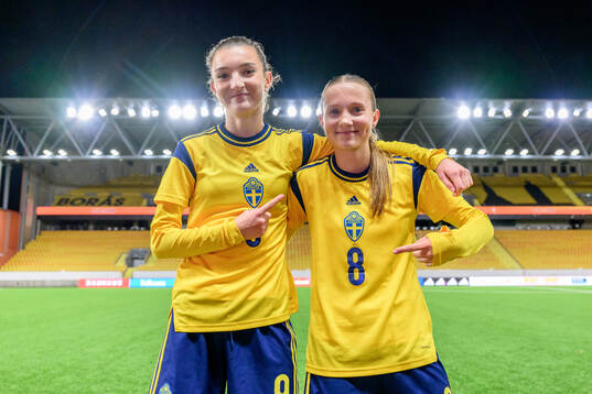 Rona Krasniqi and Fanny Peterson of Sweden celebrate