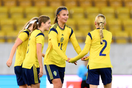 Thelma Person Welin of Sweden celebrates