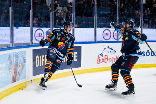 Djurgårdens Arvid Costmar jublar