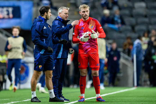 head coach Roberth Björknesjö and goalkeeper Jacob Rinne of Djurgården