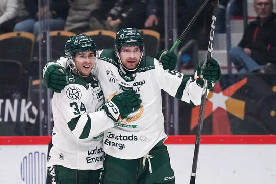 Färjestads Michael Lindqvist och Marian Studenic jublar