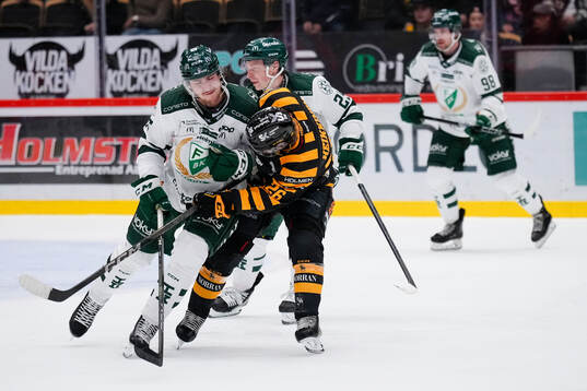 Färjestads Jack Berglund och Skellefteås Anton Heikkinen