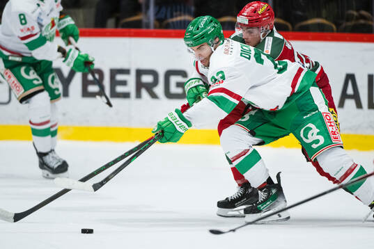 Rögles Josh Dickinson