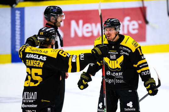 Västerås Noel Fransén och Jimmie Jansson jublar