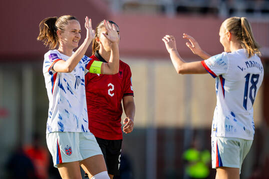 Frida Maanum of Norway celebrates with teammate Caroline