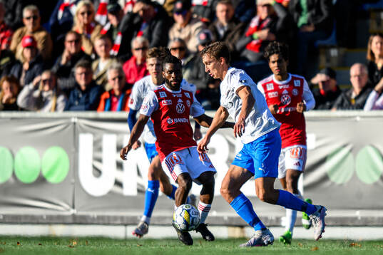 Sandvikens IFs John Junior Igbarumah och Helsingborgs