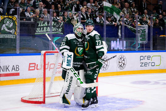 Färjestads målvakt Maxime Lagacé och Adam Ollas Mattsson