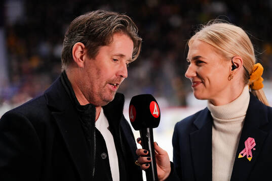 Tre Kronors assisterande Stefan Klockare och Tv4’s Kajsa