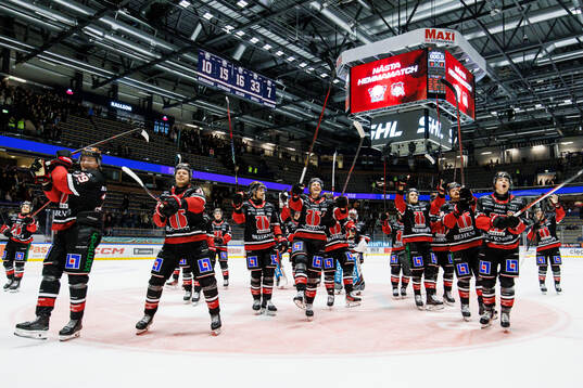 Örebros spelare jublar