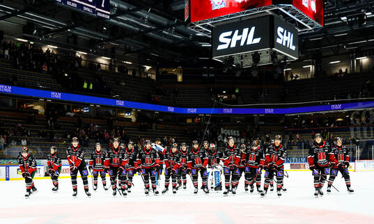 Örebros spelare jublar