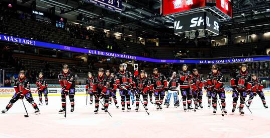 Örebros spelare jublar