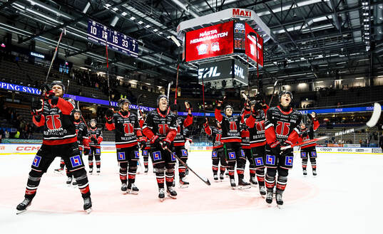 Örebros spelare jublar