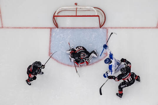 Malmö Redhawks Jakub Galvas och Malmö Redhawks målvakt