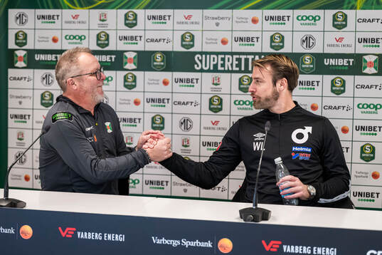 Varbergs tränare Roar Hansen och Degerfors tränare William Lundin vid en presskonferens