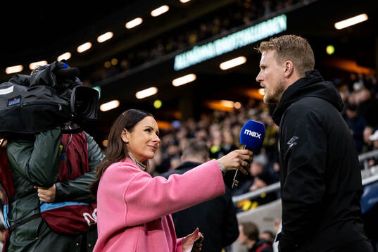 Max reporter Camilla Nordlund intervjuar Elfsborgs tränare