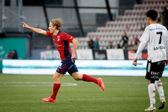 Östers David Seger gör 0-1 och jublar