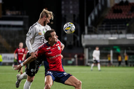 Örebros Sebastian Crona och Östers Jan Martin Hoel