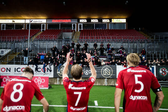 Östers spelare jublar