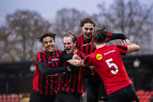 Brommapojkarnas Jonas El Mallah, Jacob Ringqvist, Leart Krasniqi och Edgar Backteman jublar efter 2-1