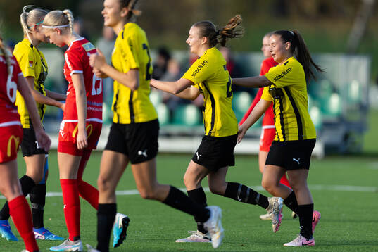 Häckens Tora Lindskog jublar efter 2-0