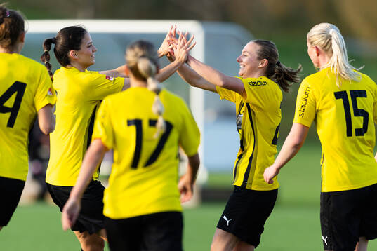 Häckens Tora Lindskog jublar efter 2-0