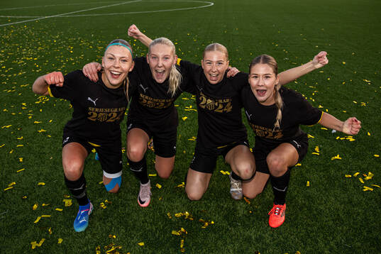 Häckens Matilda Larsson, Alice Lindqvist, Filippa Thunell och Novalie Jensen jublar