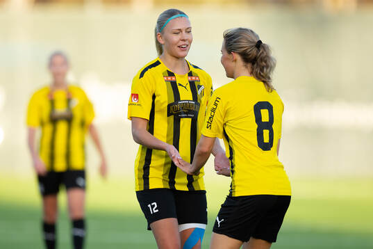 Häckens Nathalie Staaf jublar