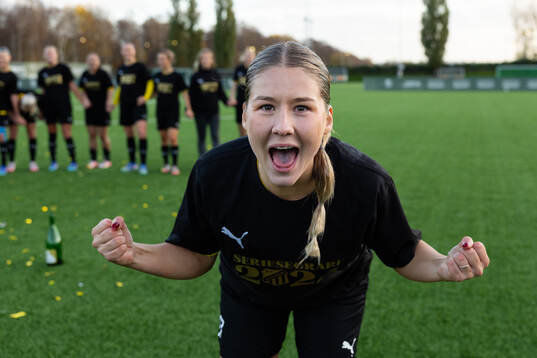 Häckens Novalie Jensen jublar