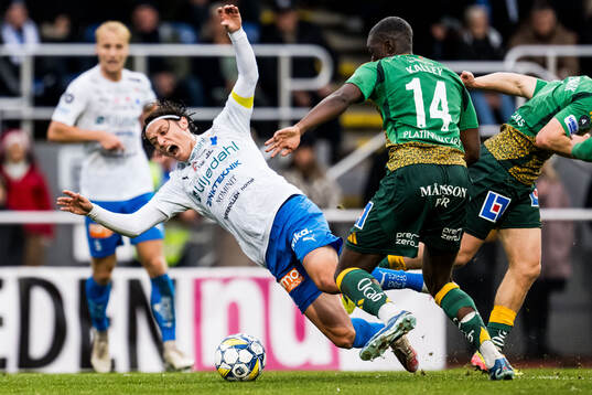 Värnamos Simon Thern och IFK Norrköpings Yahya Kalley