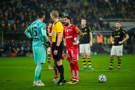 AIKs målvakt Kristoffer Nordfeldt och Elfsborgs Rami Kaib