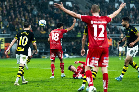 Elfsborgs Eggert Aron Gudmundsson i straffområdet