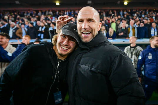 Malmö FFs tränare Henrik Rydström och Sebastian nanasi jublar