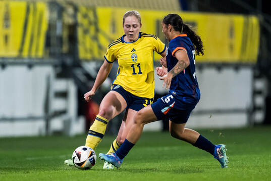 Alice Bergström of Sweden and Dana Foederer of Netherlands