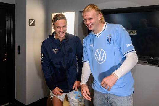 Malmö FFs Erik Botheim jublar tillsammans med Erling Braut Haaland