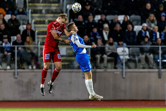 Skövde AIKs Edvin Tellgren och Oddevolds Axel Pettersson